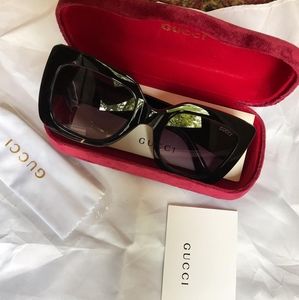 Gucci oversized sunglasses